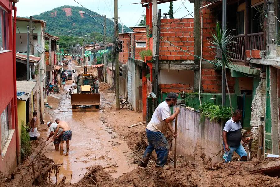 Casas destruídas em deslizamentos na Barra do Sahy (São Sebastião) após tempestades no litoral norte de SP | Foto: Rovena Rosa/Agência Brasil