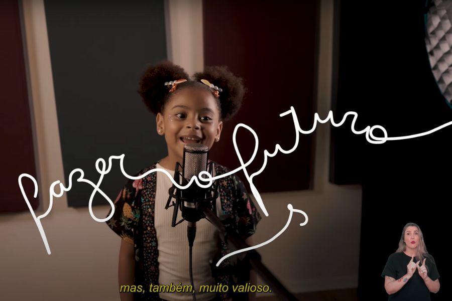 Imagem do videoclipe tema da campanha