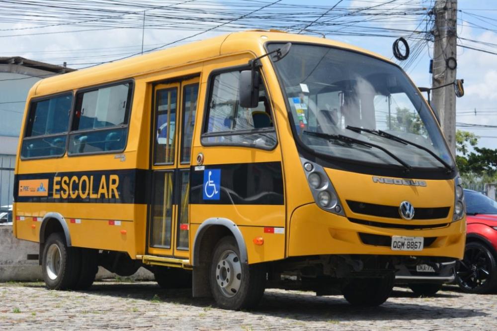 Liminar determinou que Poder público providencie o transporte escolar integral, gratuito e contínuo aos alunos da região, sob pena de multa diária