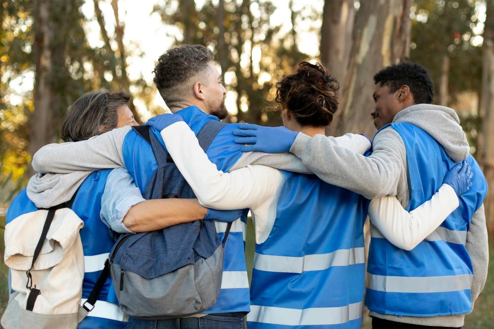Ao menos um psicólogos e um assistente social devem ser contratados para cada unidade do CRAS e/ou CREAS em até 60 dias